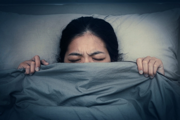 Причины неприятного запаха в комнате после сна, как с этим бороться