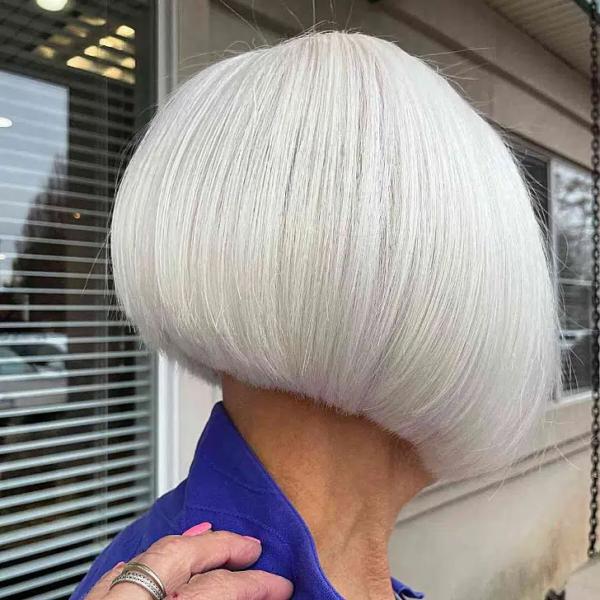 19 новых стрижек для женщин за 60 с густыми волосами, которые выглядят безупречно