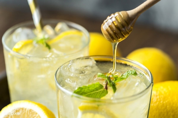 Лимон против лишних килограммов: почему его полезно есть на ночь