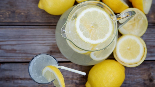 Лимон против лишних килограммов: почему его полезно есть на ночь