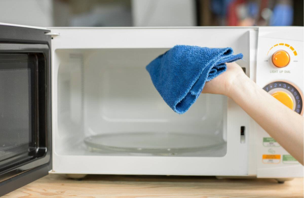 Без усилий: 5 способов отмыть микроволновку до блеска