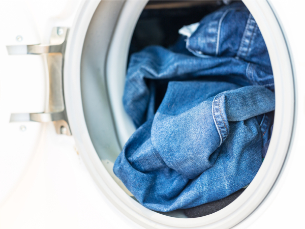Как правильно стирать джинсы в стиральной машинке, чтобы сохранить их вид